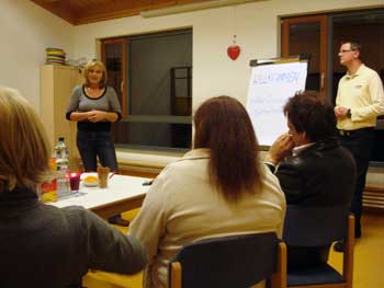 Petra Franetzki, Leiterin des DRK Familienzentrums Langeland, er&ouml;ffnete den Infoabend